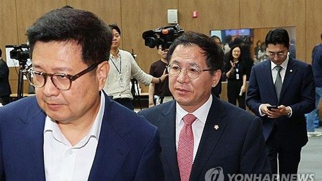 與, 방심위 압수수색에 