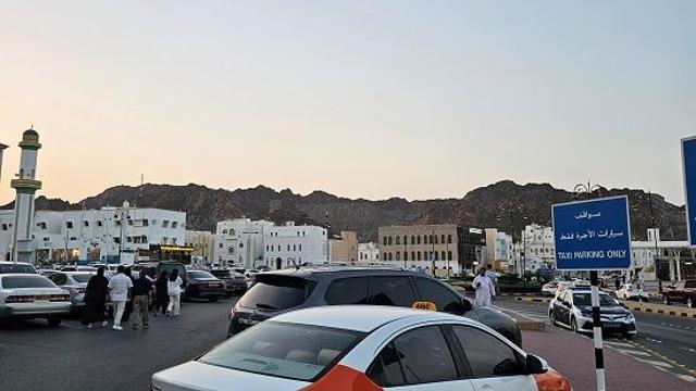 휘발유 1L 700원이라니…오만, 다른 건 몰라도 기름값은 '오만'하다! [무스카트 리포트]