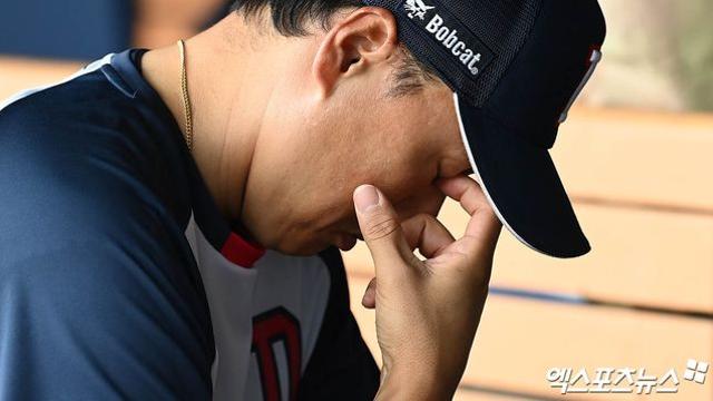 국민타자 '시즌 4번째' 퇴장까지 불사했는데…두산 또 4위 빼앗겼다, '외인 복' 이렇게 없을 수 있나