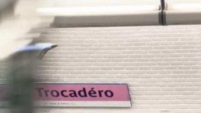 화사 관능적 춤선, 지하철에서 깜짝 퍼포먼스