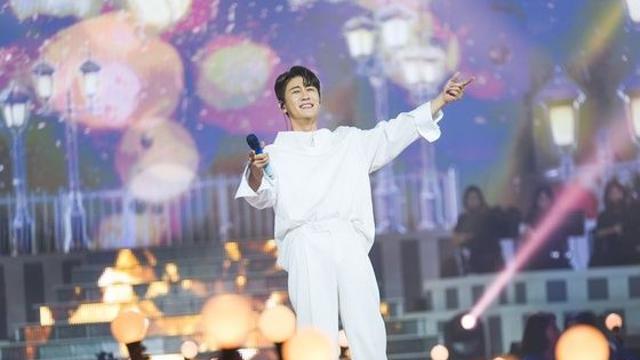 '영탁쇼'  26곡 노래폭탄 선물! 녹화 시간만 4시간! '전무후무 쇼'