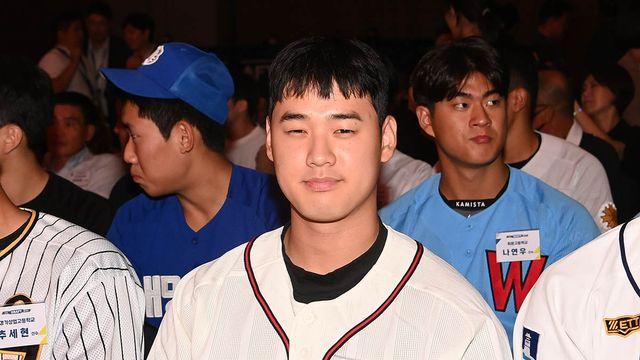 [속보] '조상우 이후 12년 만에 1픽' 키움, 덕수고 '완성형 좌완' 정현우 전체 1순위 지명