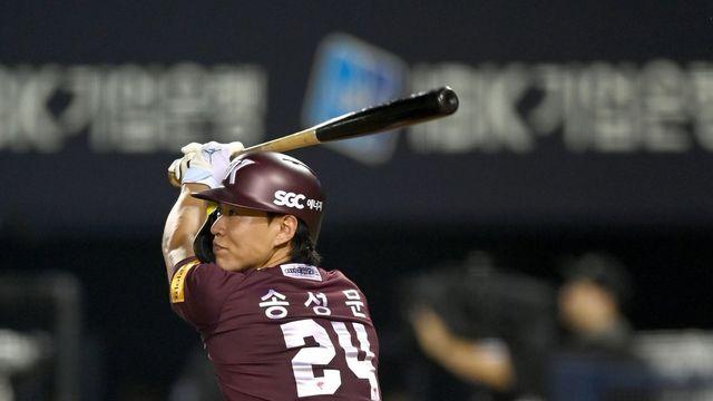 8회  싹쓸이 3루타 포함 5타수 3안타 3타점 송성문의 맹활약…또 LG 발목 잡은 키움