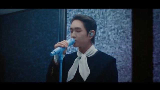 온유, 미니 3집 'FLOW'로 전 세계 26개 지역 앨범 차트 1위→초동 기록 경신…성공적 컴백 행보!