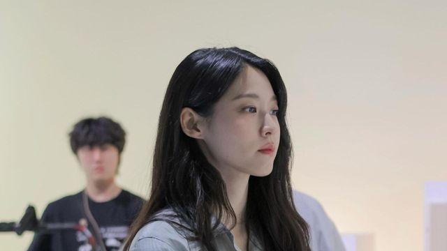 설현, 모던한 실루엣의 완성…우아한 분위기로 시선 집중
