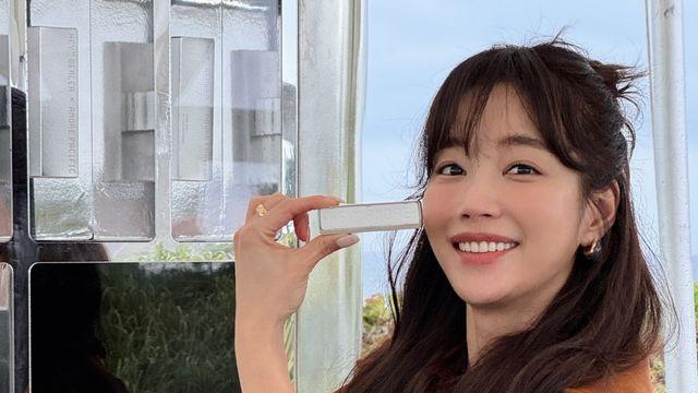 기은세, 감각적인 캐주얼룩으로 시선 집중... 환한 미소가 포인트