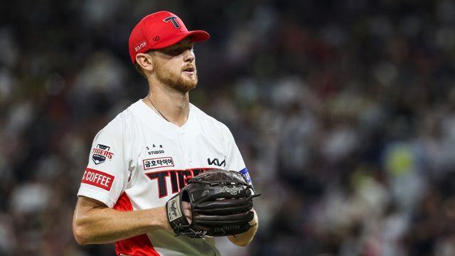 거인군단 잠재운 라우어 KKKKKKKKK 완벽투! KIA, 롯데 10-0 대파하고 5연승→매직넘버 '5' [광주:스코어]