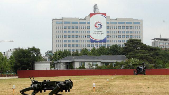 '대통령실 이전 공사 비리' 경호처 간부·브로커 구속… '文·朴 사저 공사도'