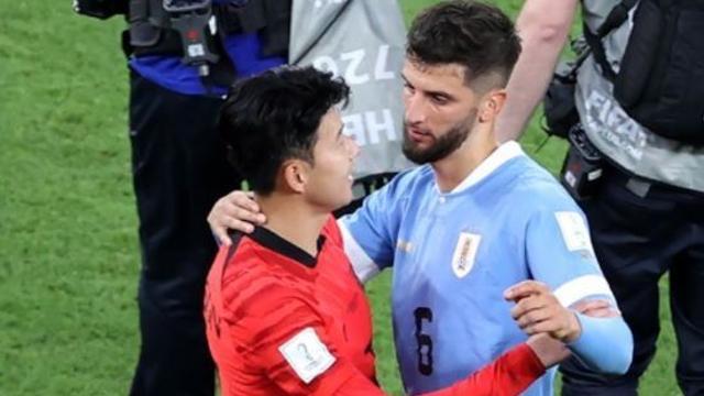 토트넘 망했다! 'SON 인종차별' 벤탄쿠르, 최대 12경기 못 나올 위기...줄부상→로테이션 어쩌나