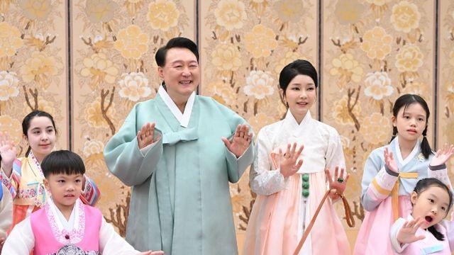 尹 대통령 부부, 다문화가정 어린이들과 한가위 인사