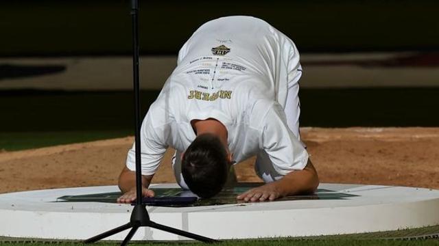 오늘(14일) 열린 역대 최고 외국인 투수 은퇴식...다들 오열