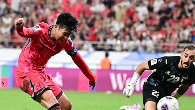 손흥민 지적에 내년부터 '그라운드석' 제한…아이유 콘서트 예정대로