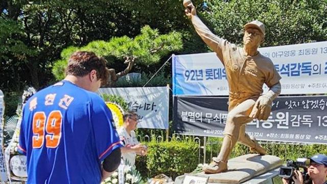 최동원 감독 제자 중 가장 성공한 류현진, 13년 만에 은사 앞에 직접 섰다