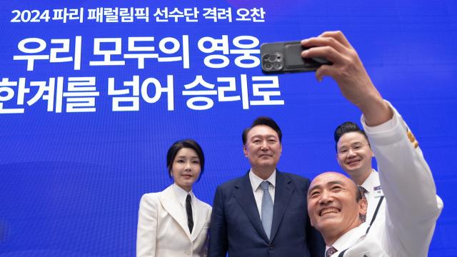 윤석열 대통령, 경제·민생 '잘못하고 있다' 70% , '잘한다' 26%