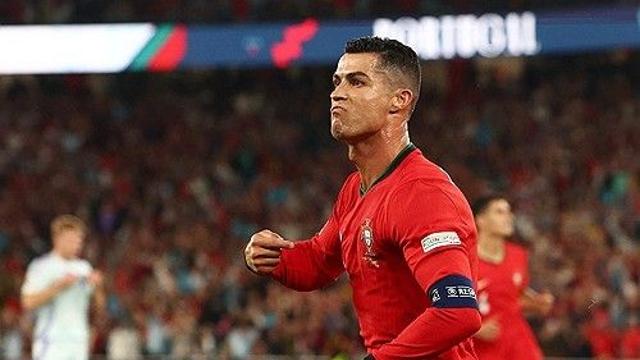 축구스타 호날두, 소셜미디어 합계 팔로워 10억명…'인류 최초'