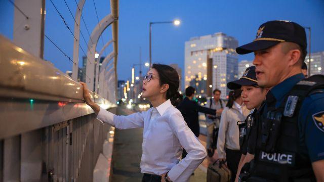 진정성? 부적절 행실? 추석 밥상에 오를 '두 얼굴의 김건희'