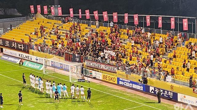 6연패에도… '채찍질' 대신 '응원' 선택한 포항 팬들의 의리