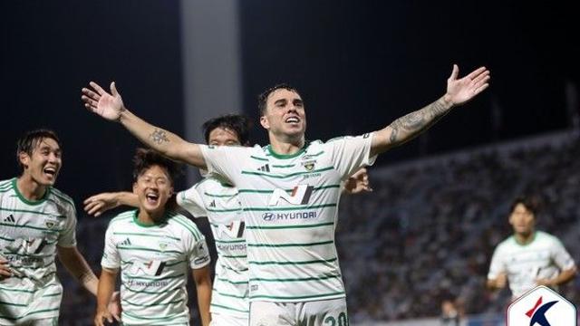 [케리뷰] 이승우 1골 2도움·이영재 결승골…'수원FC에 무한한 감사' 전북, 수원FC에 6-0 대승