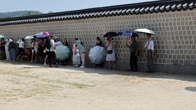 ‘가을옷 입을 일 없나’..서울 역대 가장 늦은 폭염주의보