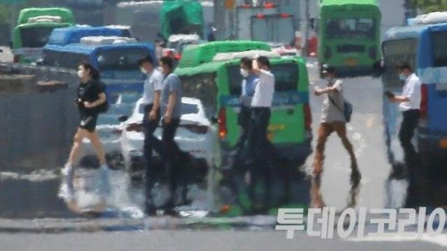 [오늘의 날씨] 추석 연휴 셋째 날 폭염특보 발효···전국 곳곳 소나기