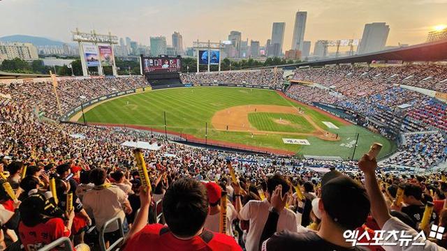 와! 1000만…KBO리그, 대역사 쓴다→사상 첫 1000만 관중 15일 돌파 확실시