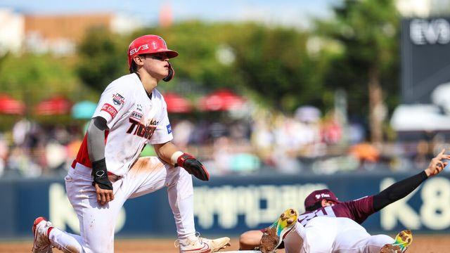 프로야구 선두 KIA, 6연승 행진 멈췄지만… 삼성 패배로 매직 넘버 '2'로 줄어