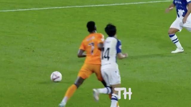 ‘왜 이러나’ 비니시우스, 가만히 있는 쿠보에게 ‘어깨빵’…“발롱도르 합당하지 않아, 아이들의 모범 아니야”