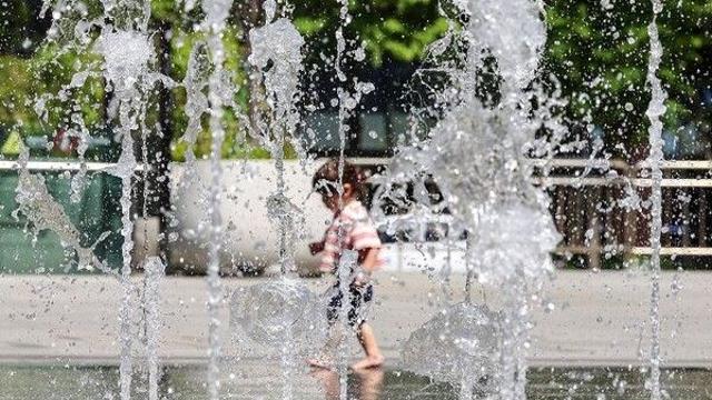 추석 전날에도 '폭염' 이어진다...전국 곳곳 소나기