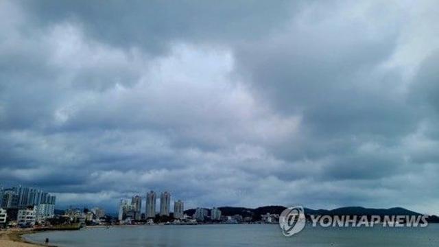 부산·울산·경남 무더위 속 소나기…낮 최고 32∼35도