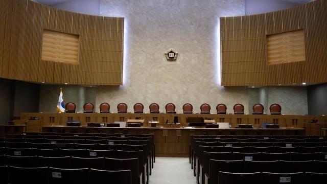 100일 된 딸 '졸피뎀 분유' 먹이고 숨지게 한 40대...징역 8년