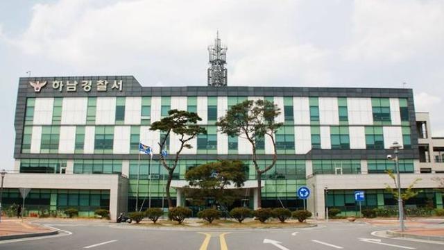 대낮 약국서 흉기 난동 부린 60대 남성...현행범 체포