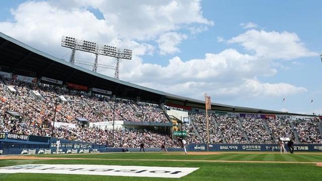 한국 프로야구, 사상 첫 1000만 관중 달성