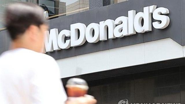 무료배달에 '숨은가격' 논란…맥도날드 4명 주문 땐 5천원 추가