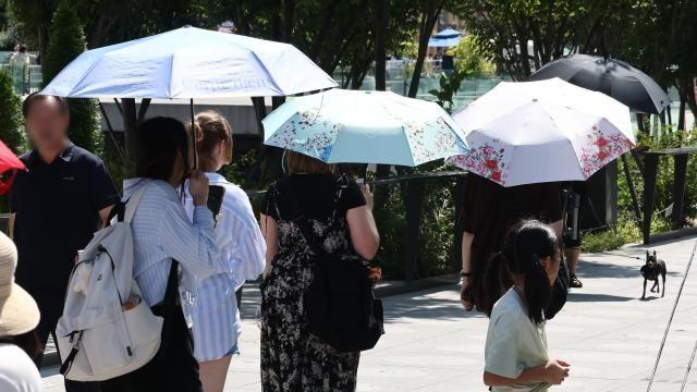 [내일 날씨] 추석 연휴 마지막 날 대부분 지역서 소나기…늦더위 지속