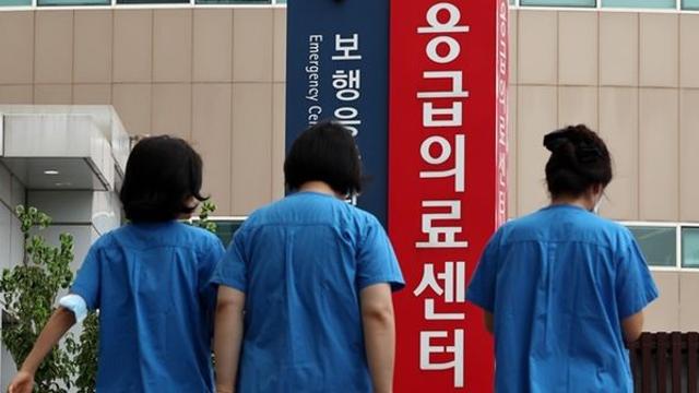 야당 국회의원이 의료 대란 꼬집는다며 올린 '부상 사진'