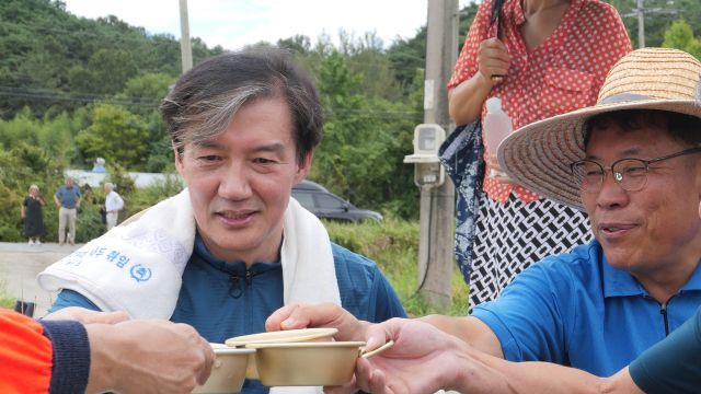 조국, 민주당 눈치? 