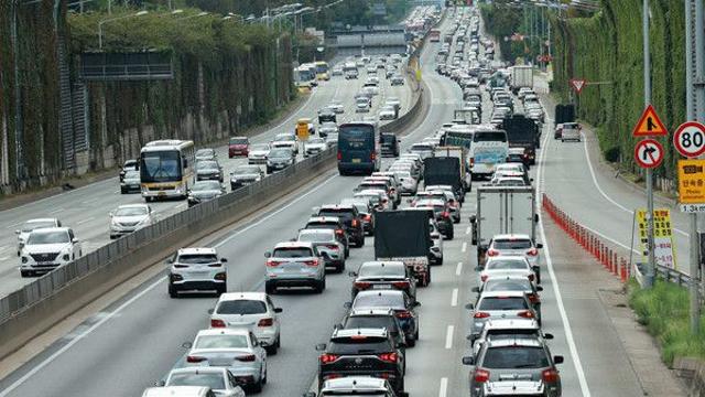 추석 당일 귀경길 정체 시작···부산에서 서울 6시간30분 소요 예상