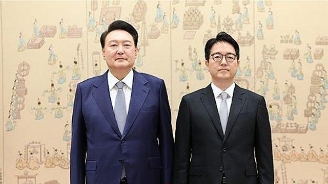 尹대통령, 심우정 검찰총장에 임명장 수여