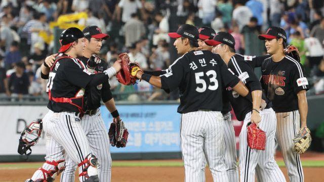 '3위도 불안' LG, 롯데 마무리 김원중 무너뜨리고 연패 탈출