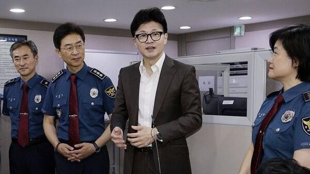 한동훈 “의료붕괴 논란, 국민들이 불안감 가진 것 자체가 상황 벌어진 것…해결해야 되는 시점”