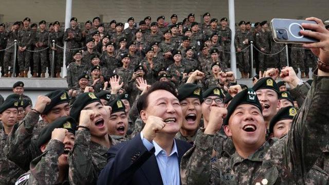 윤 대통령, 추석 맞아 군장병 찾아 
