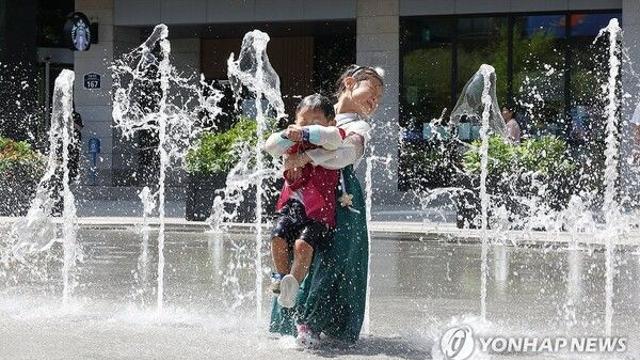 [날씨] 오늘도 철 모르는 '가을 폭염' 막바지…곳곳 비나 소나기