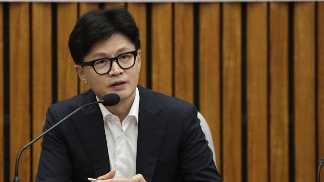 한동훈, 의협 회장과 1시간 비공개 면담… 협의체 구성 시작되나?