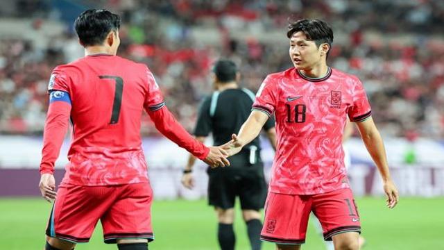 손흥민·이강인 아니다… 한국 축구 역사상  '역대 최다 연봉' 받고 있다는 '이 선수'