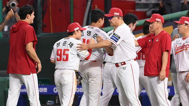 '키움 추격 뿌리치고 4연승' 이숭용 감독 