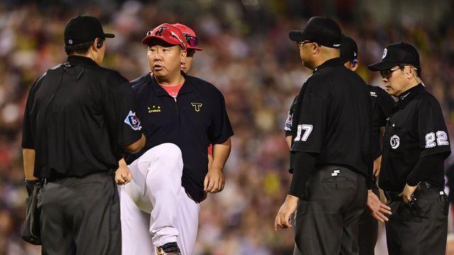 이범호 감독, 보크가 맞아요?