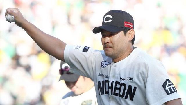 SSG 노경은, 홀드 1위 확정… '최고령 홀드왕 기록' 경신