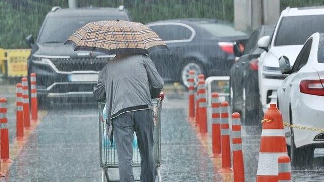 [날씨]오늘 전국 흐리고 곳곳 비…늦더위 한풀 꺾일 듯