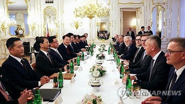 장관급만 13명 한-체코 정상회담…치열한 원전 계약 '밀당'