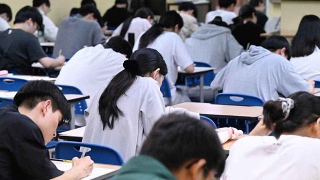 수능, 2년 뒤부터 연 2회 치른다…대입제도 대격변 예고